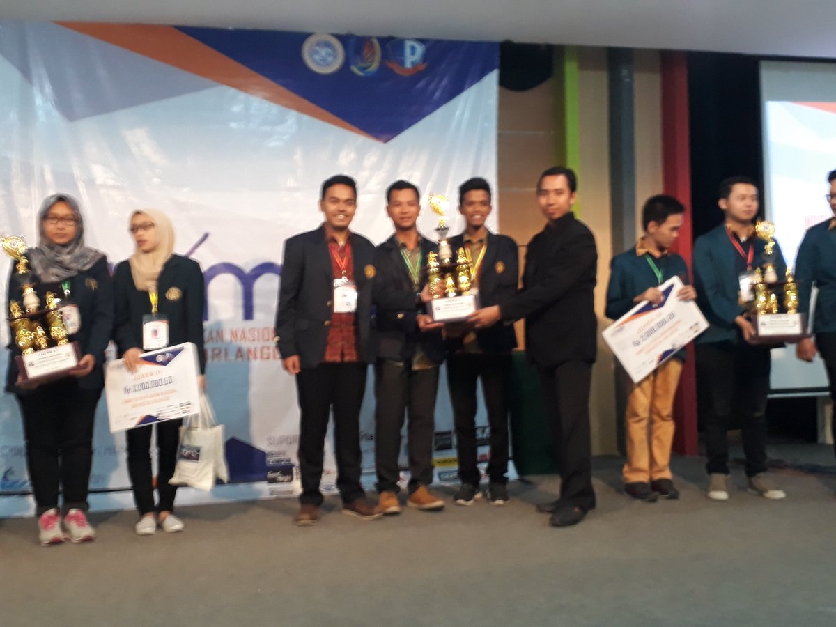 kompak2017's tweet photo. [INFO]
Juara 1 diraih oleh tim PKN STAN. Juara 2 oleh tim UB. Juara 3 oleh tim UBAYA
Selamat kpd para memenang🎉
Sampai jumpa diKOMPAK 2018😉 https://t.co/HskeKQO6TO