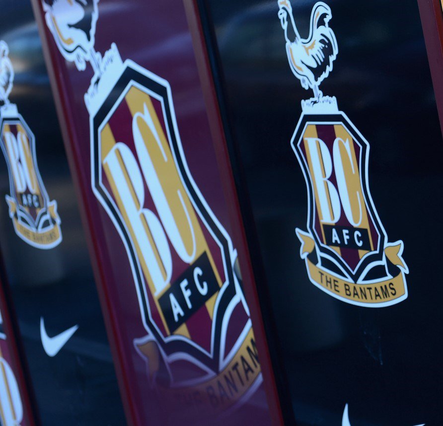 bet365's tweet photo. 🗓 Date: 20th May 
🏟 Venue: Wembley 
⚽ Event: League One play-off final

🤔 Who wins promotion?

RT – Bradford City
❤ – Millwall https://t.co/vBfiMbhH3g