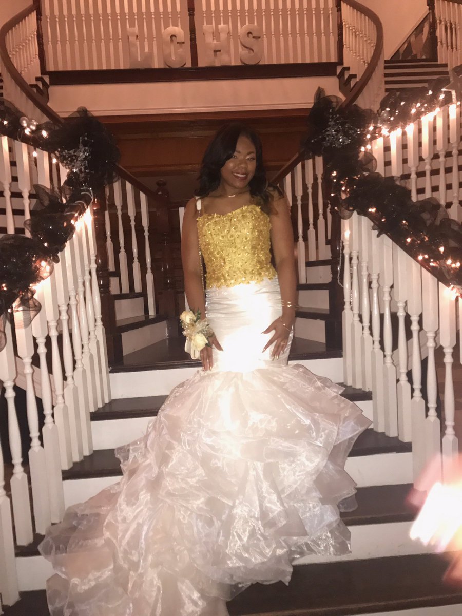 me_dayshanai's tweet image. Lookin all yummy and stuff #Prom2k17