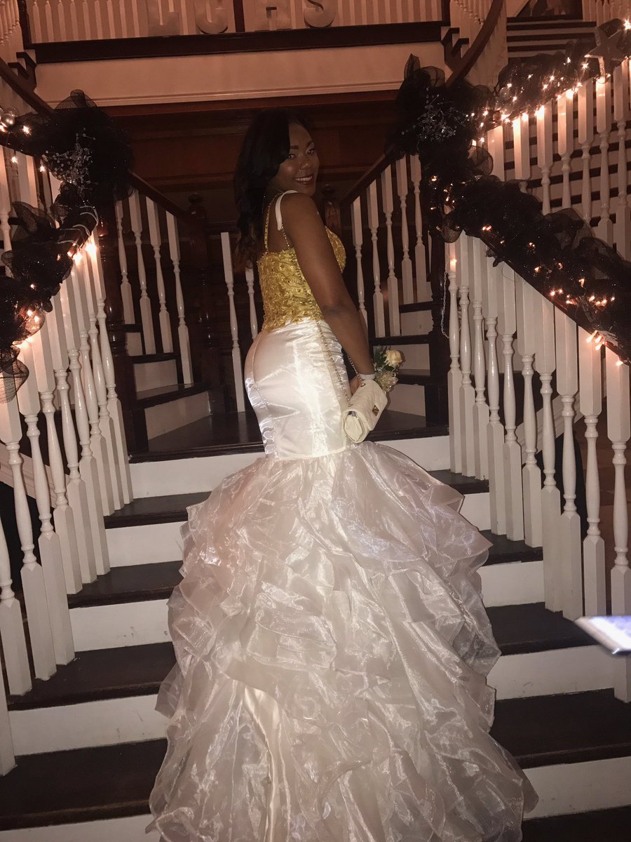 me_dayshanai's tweet image. Lookin all yummy and stuff #Prom2k17