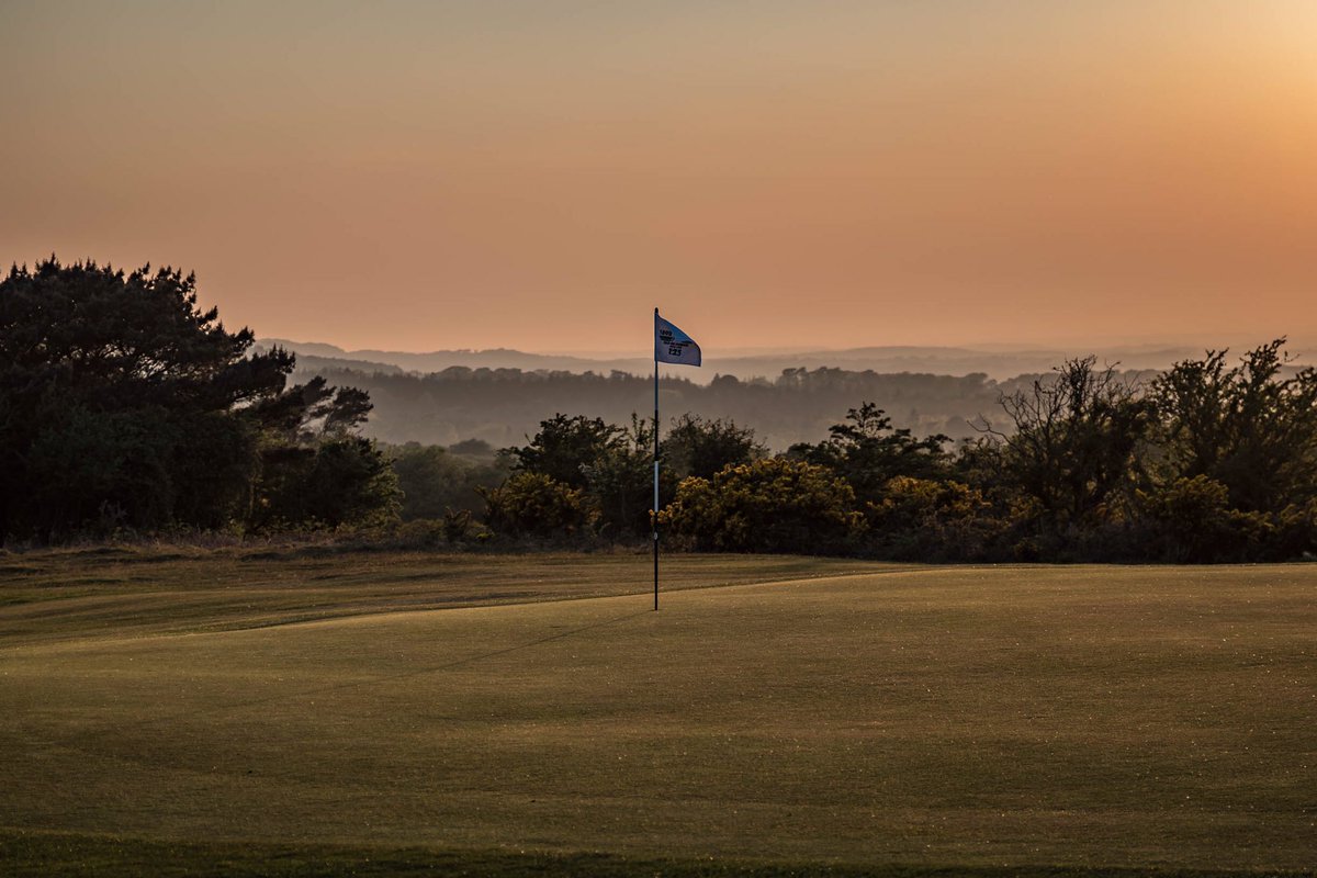 mikebatson5d's tweet photo. Walking back from #agglestonerock this evening at #sunset @GCPURBECK @Dorsetecho @DorsetAONB amazing place #travel #golf #explore https://t.co/d1uP89ywlm