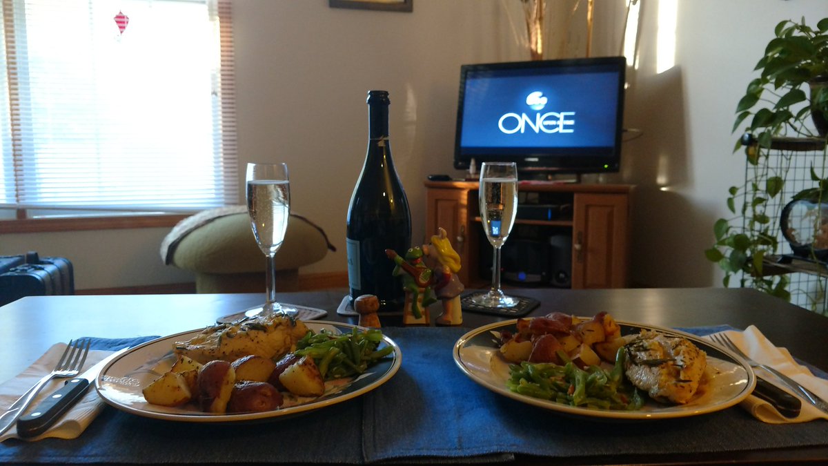 ToadlyFrog's tweet photo. Rosemary chicken dinner to toast the newlyweds in Storybrooke. Cheers! @OnceABC @ReadAloudToMe #OUAT https://t.co/GrFZWGqSbG
