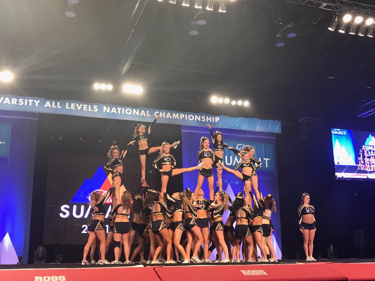 ICE_ALL_STARS's tweet photo. Halo ๐ with a beautiful performance! ๐๐ #thesummit2017 #goldblooded https://t.co/xEp3y3aV5W