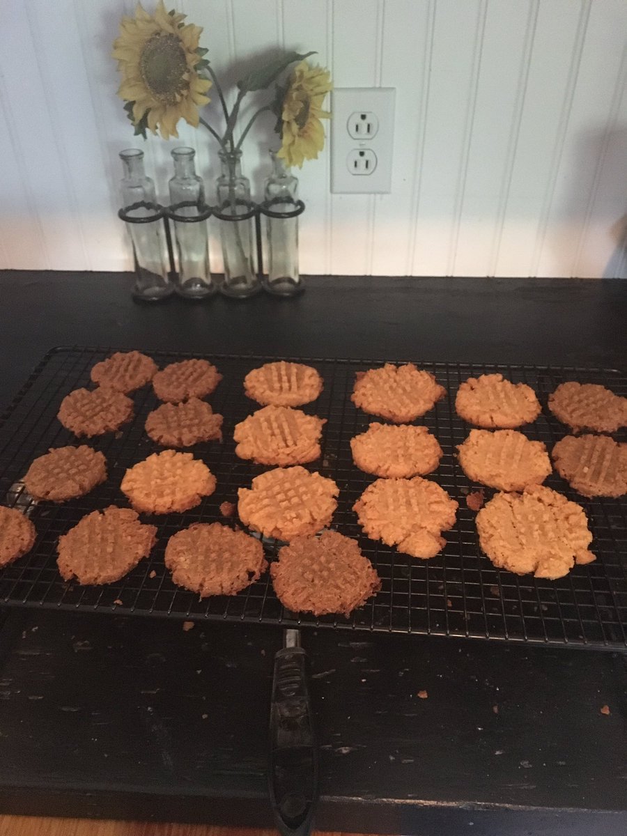 2CaptainAwesome's tweet photo. Yes ladies, I do make delicious cookies on Saturday afternoons #RealCatch https://t.co/1zkf9fyaBz