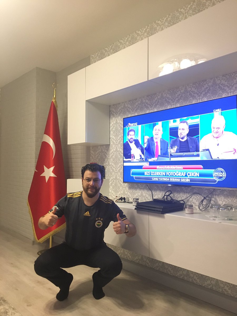 Son dakikalar bu yıl Taktiksel bir hamle oldu herhalde Beşiktaş'a geçmiş olsun. #beyazfutbolderbimiz