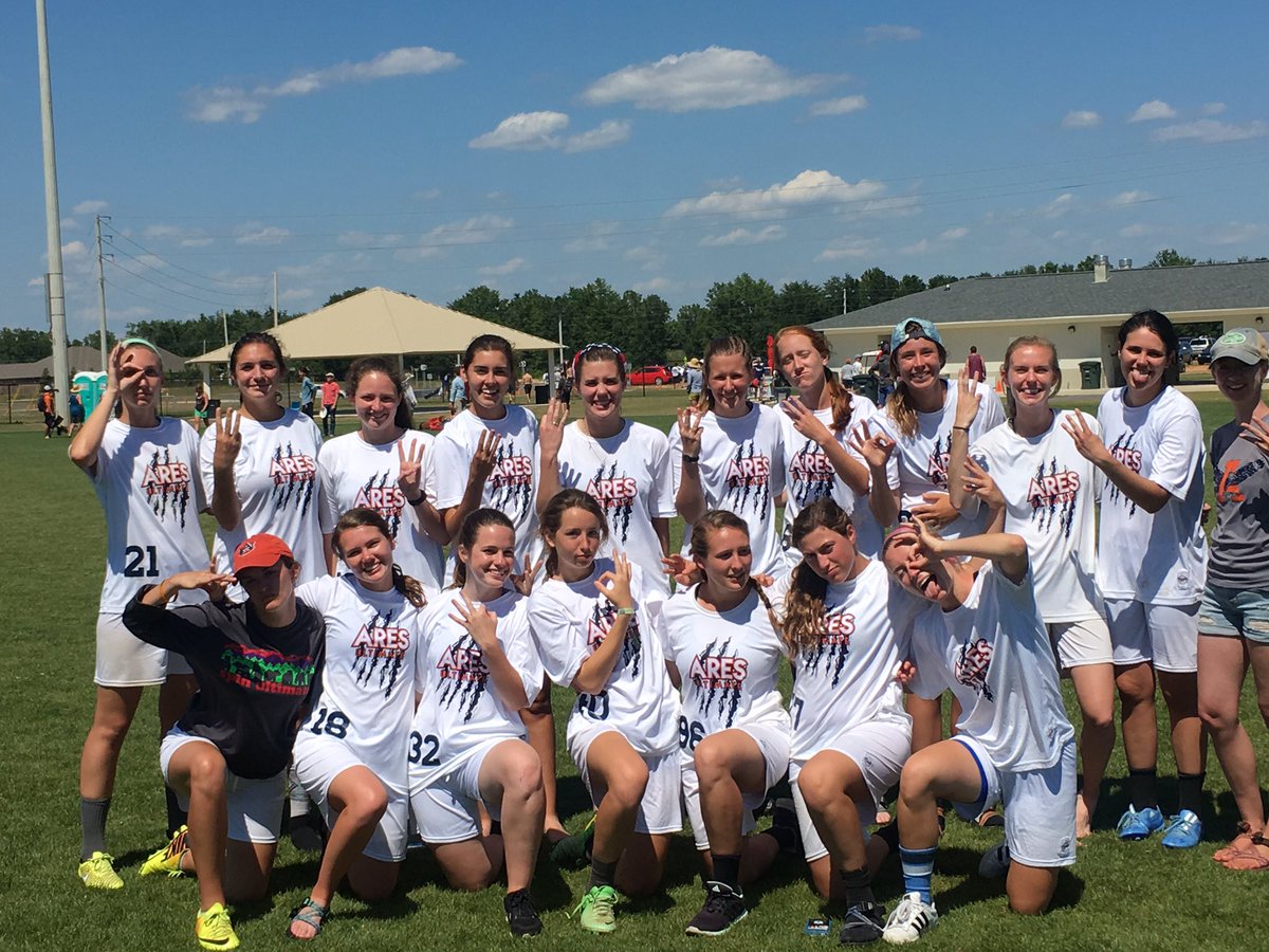 AUfrisbee's tweet photo. 3rd place at regionals to close out the season #Fam ❤❤❤ https://t.co/uC4Xfi49C5