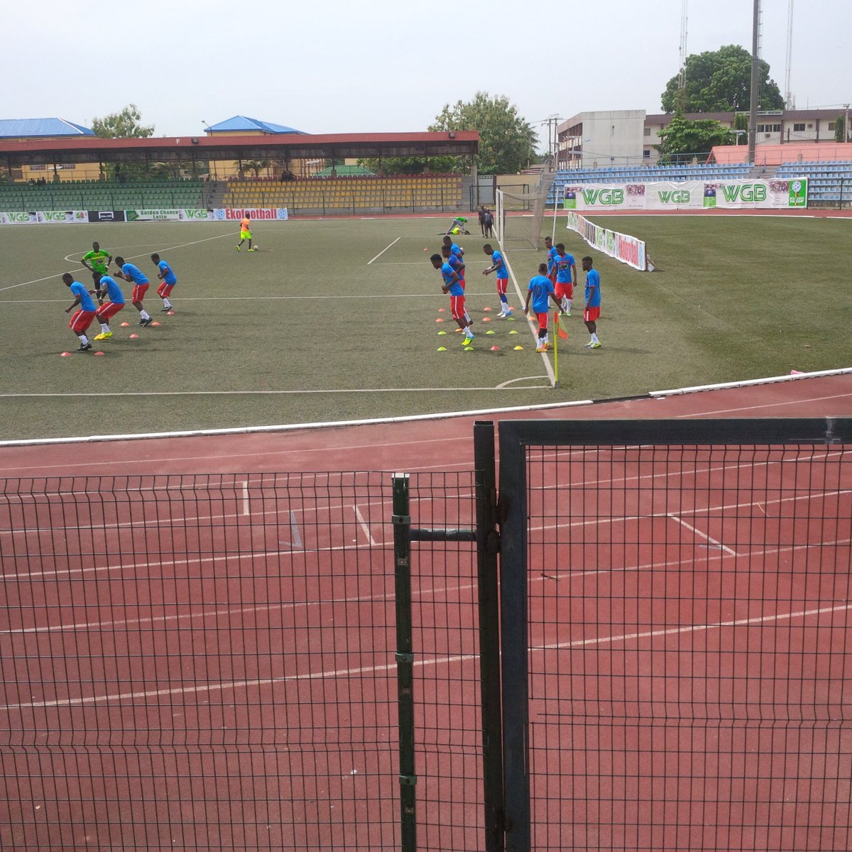 SpartanFcAgege's tweet photo. Players Warming before the match #2017LSFACup Final #MFM #Spartan https://t.co/gxheKeZcoL