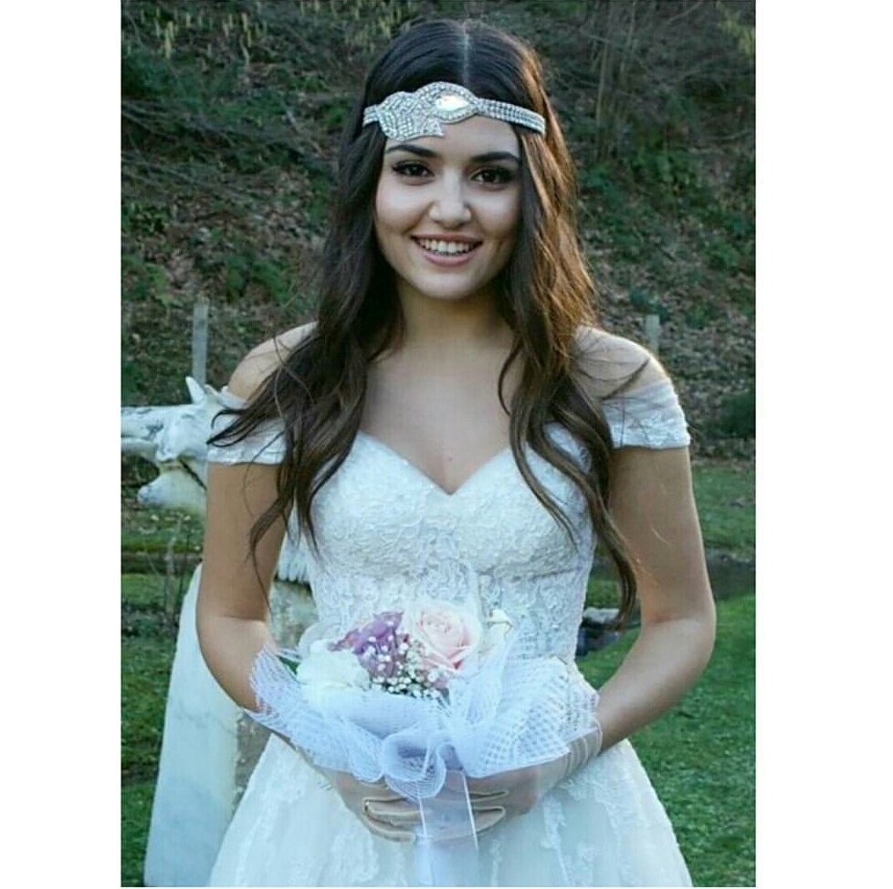 alininselini's tweet photo. 'Gel gelinim gönlüme gel, senden başka yâr sevemem' 👰💜 #tb https://t.co/yymWfzegVv