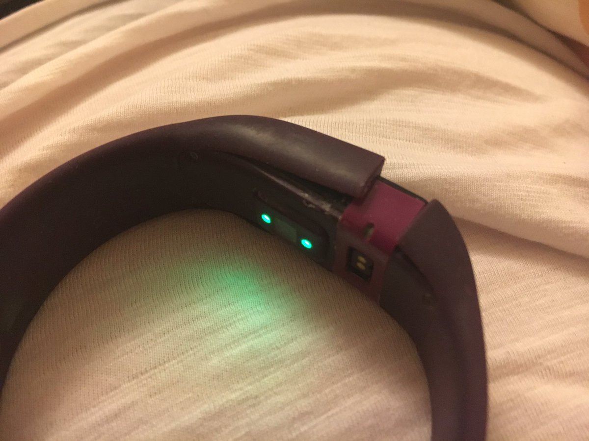 Sam_07Lamble's tweet photo. @FitbitSupport my charge hr is broken what can I do 😞 https://t.co/FgswmuSAGQ