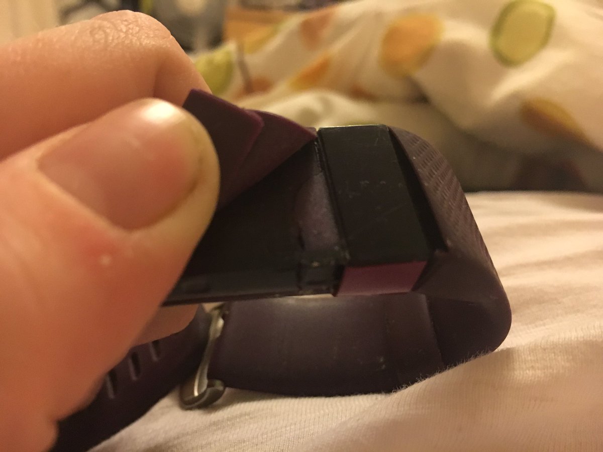 Sam_07Lamble's tweet photo. @FitbitSupport my charge hr is broken what can I do 😞 https://t.co/FgswmuSAGQ