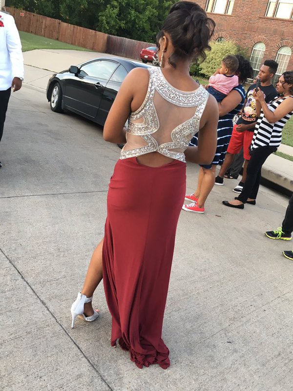 shakienaduke's tweet photo. #Set17off #prom2k17 late but...😇
@crowley2017 Thanks sooo much to @chelsevc and @julianjordan99 for letting me spend it with yall 💕 https://t.co/SKeYNwS5I4