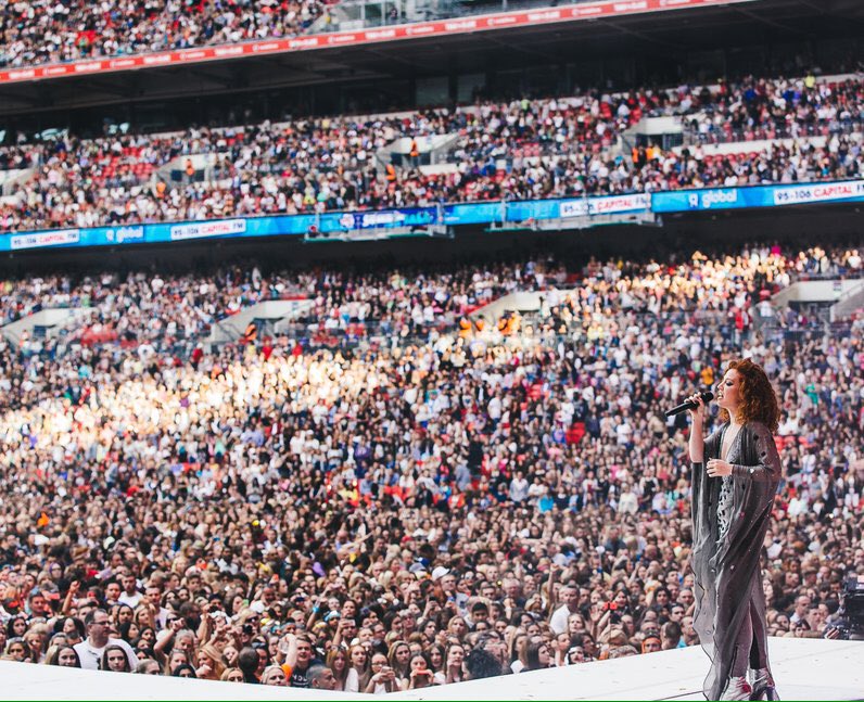 FamousRewind's tweet image. When you believe in yourself, you have 100% of the people you need on your side. 
@JessGlynne back in 2011/12..! ⚡️🔥