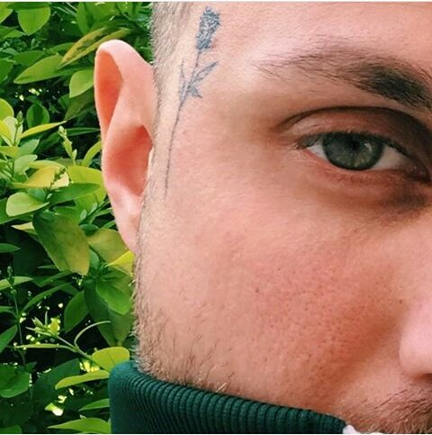 daleoelena01's tweet photo. - Non ho saputo restarti accanto, e quei “ti amo” erano una bugia - 
~ @pizzaboycoco ~ 🌹♥ https://t.co/pe12jWQxca