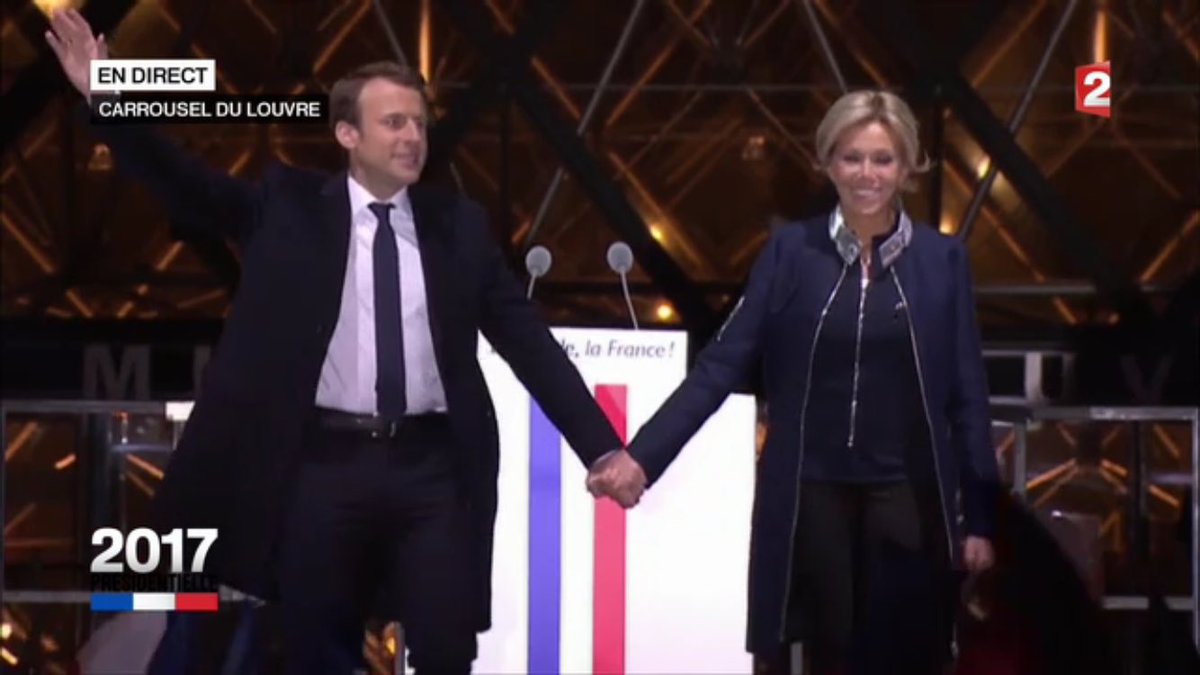 juljouanneau's tweet photo. Emmanuel et Brigitte. #Macronpresident #presidentielle2017 https://t.co/Oc1Aywxear