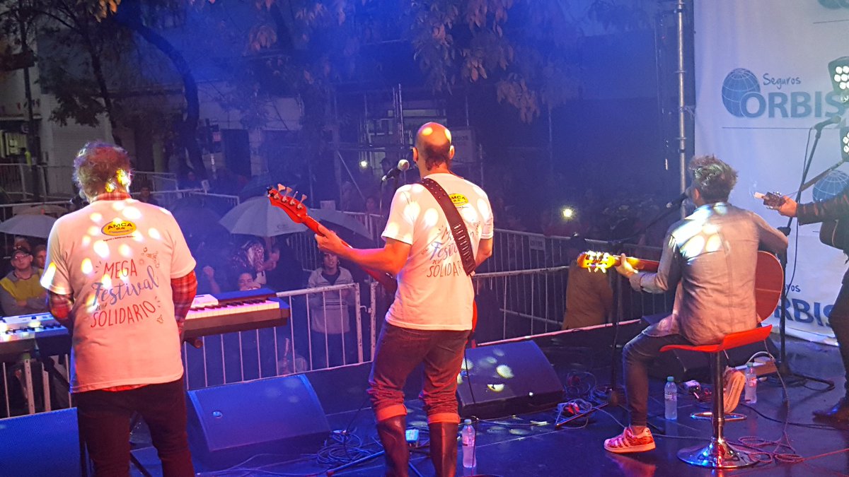 HospGutierrez's tweet photo. @LosTipitos gracias por la buena onda y el #Megashow #MegaFestivalSolidario https://t.co/FyjXk2zzTK