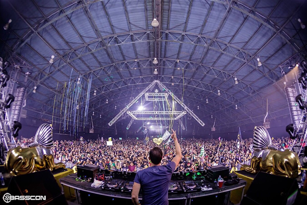 djisaac's tweet photo. W.A.S.T.E.L.A.N.D. 🇺🇸 | Photo from #Wasteland by @sheaflynn for @insomniacevents #TeamBascon https://t.co/uVCZRAGkoM