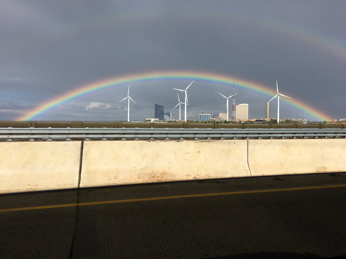 thawkactors's tweet photo. A HUGE rainbow just appeared over Atlantic City. Every1 stopping 2 take 📸 of such a beautiful sight! ❤️ https://t.co/B5o6HnAHSo