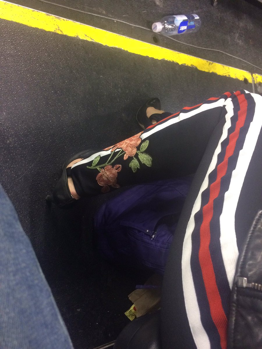 beepee29's tweet photo. Shorty in them Gucci joggers w/ that good thread count. https://t.co/07jhc5Tm2E