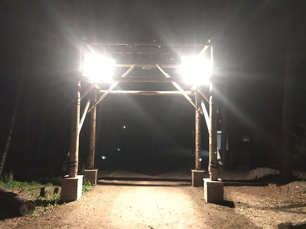 Trijsberg's tweet photo. De poort bij nacht. https://t.co/ILHHkbUpTu