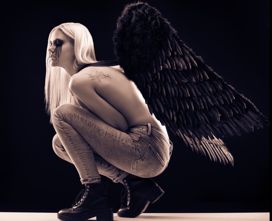 guydaniel's tweet photo. Fallen #blackangel #masterpiece #fallen #wings #concept #creation #studiolife #artistic #blackandwhite #canon #profoto #bowens #guydaniel https://t.co/WIxmE4NdFW