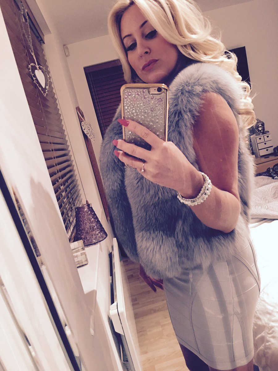BarbieLynseyX's tweet photo. Had a ball last night ! https://t.co/MSYUG0KHV6