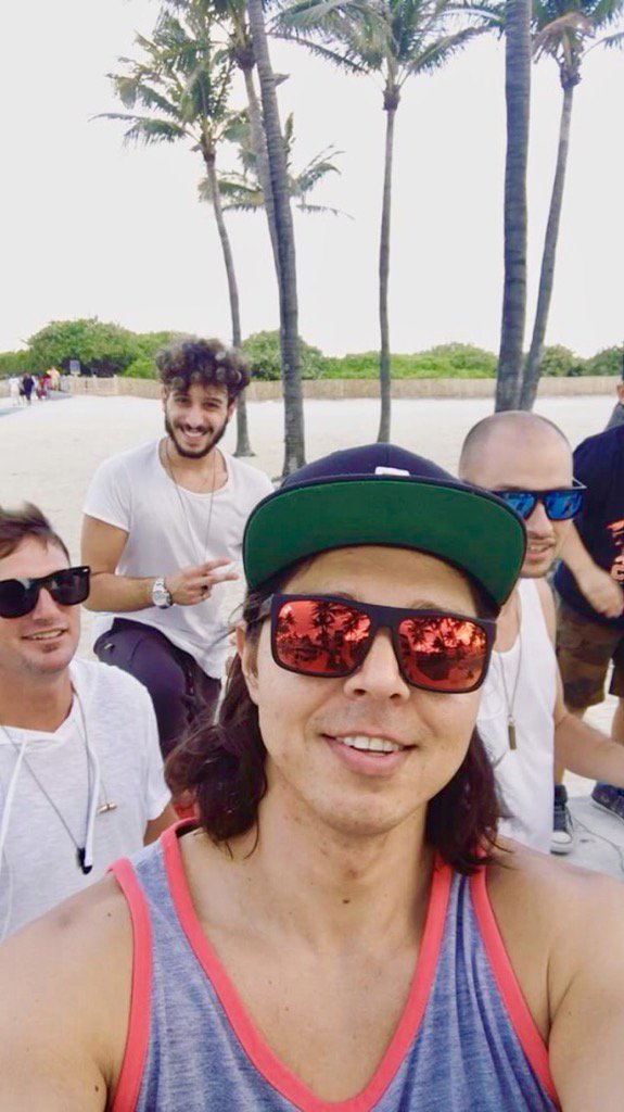 YUMANOFFICIAL's tweet photo. Provide us laugh at the beach...🔝💎❤️
 #enjoy #djlife #top @MaxVangeli https://t.co/JDUphPnj2E