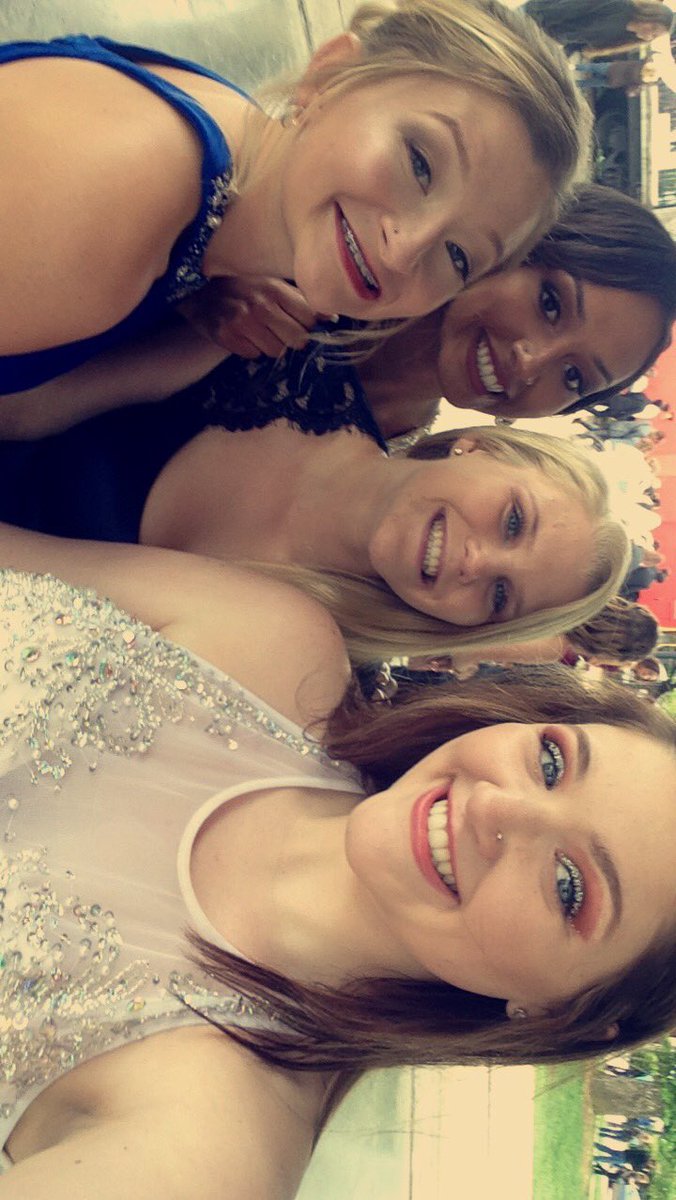 aubreyy_daviss's tweet photo. #prom #SNEAL #Twitches #2017 #ft🐷 #turnup https://t.co/sDAbmcb81E