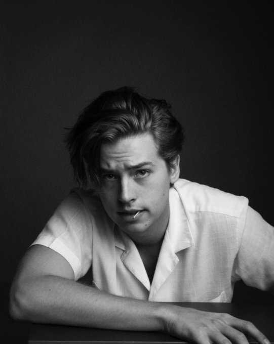 FrColeSprouse's tweet photo. Dernier Shooting photo de @colesprouse https://t.co/ZYOuJ8TKav