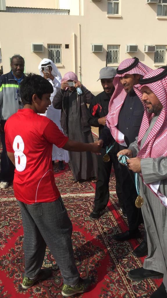 Dpe2018's tweet photo. #مكتب_الدرعية
بطولة كرة القدم⚽️
المرحلة الابتدائية
✴️تشرف مدير مكتب تعليم الدرعية
أ.فواز آل داوود
بتكريم الطلاب الفائزين
بالمركز 1⃣و2⃣ https://t.co/OyU02jCpT6