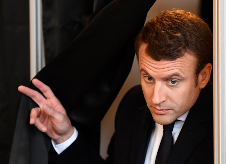 Adamh7771's tweet photo. Macron victory hailed as vote for European unity https://t.co/b7Ylnu35zW by #Reuters via @c0nvey https://t.co/N5BhguiHZ4