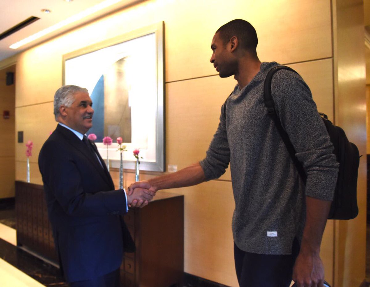 MiguelVargasM's tweet photo. .@Al_Horford es un orgullo deportivo y excelente atleta de la #RepúblicaDominicana 🇩🇴🏀 https://t.co/bMz3MHOl62