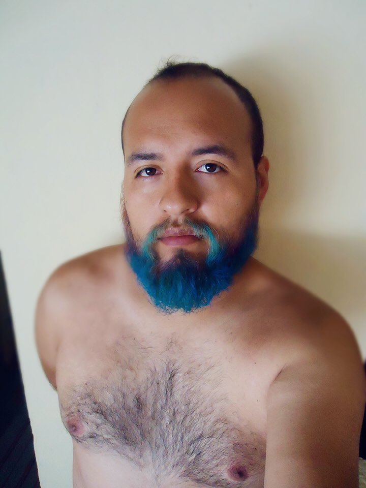 idj_4ever's tweet photo. #DomingoDeGanarSeguidores 
Que flojera tengo #FelizDomingo #soybarbudo #spacebeard #colourbeard https://t.co/JoQbc2pWpB
