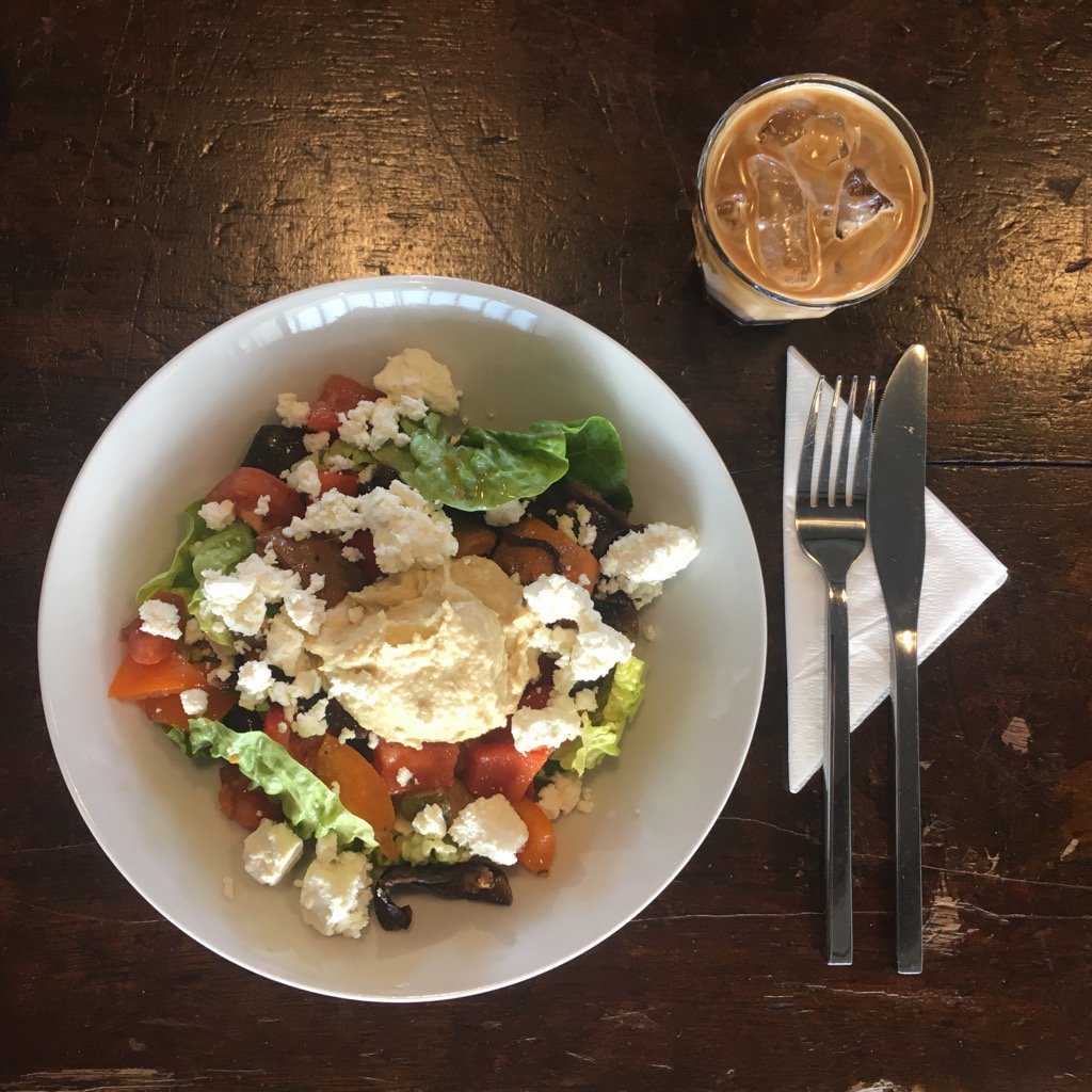 Providero's tweet photo. Did you know we do our amazing salads in compostable boxes to take away? Now you can eat them anywhere! https://t.co/CPneNWjqph