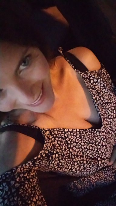 Cheeky cleavage shot from date night.....now to bed!  🙈🙉🙊 https://t.co/NzY8YbXvYY
