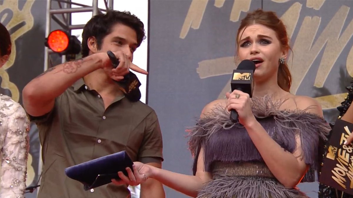 TylerPoseyPL's tweet photo. Tyler, Holland i Shelley na #MTVAwards! https://t.co/naHdCVG2hp