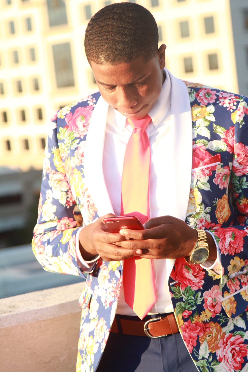 iamdresmith's tweet photo. ya diggg🤙🏾✈️ #2185reasonswhy #PROM2k17 https://t.co/18zDbMOdbN