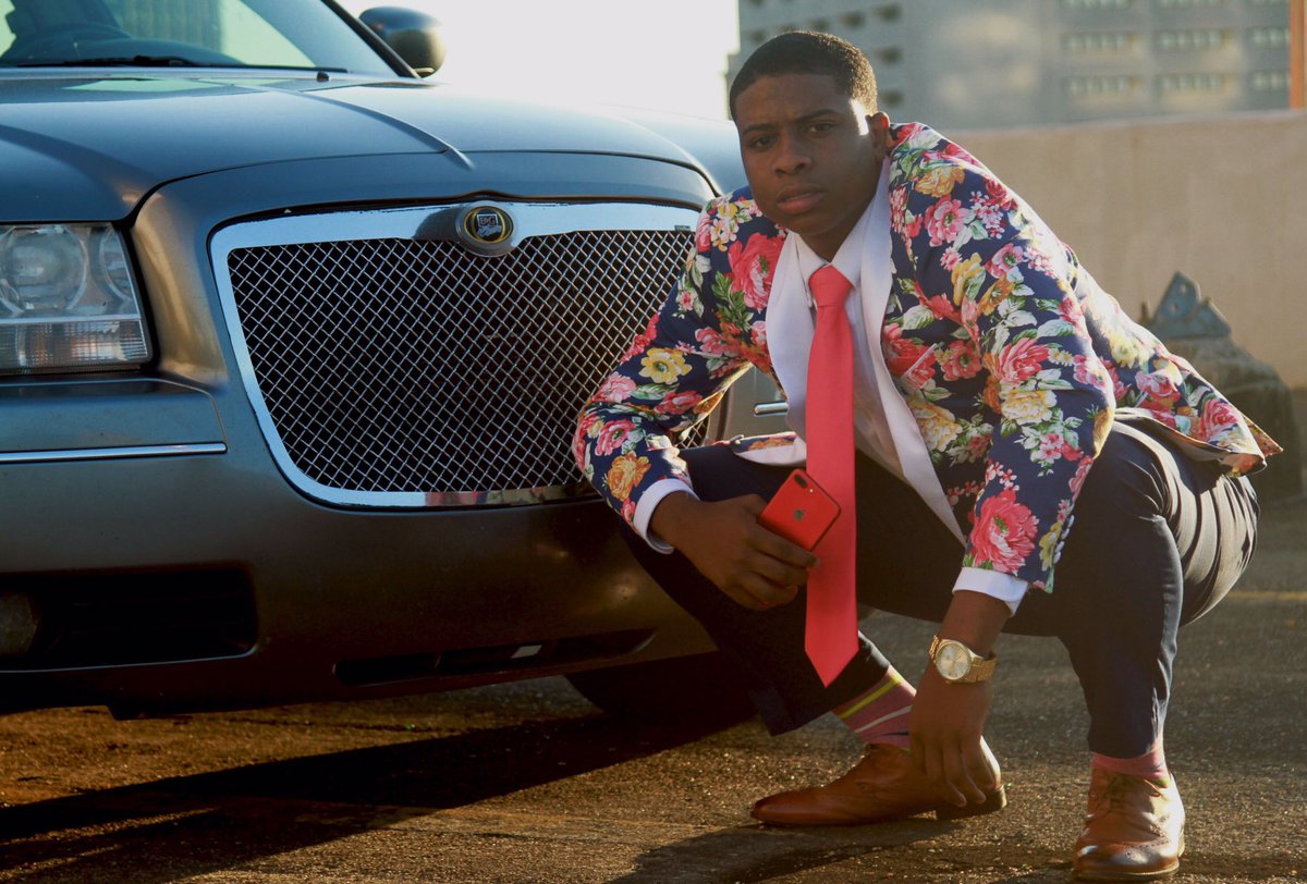 iamdresmith's tweet photo. ya diggg🤙🏾✈️ #2185reasonswhy #PROM2k17 https://t.co/18zDbMOdbN