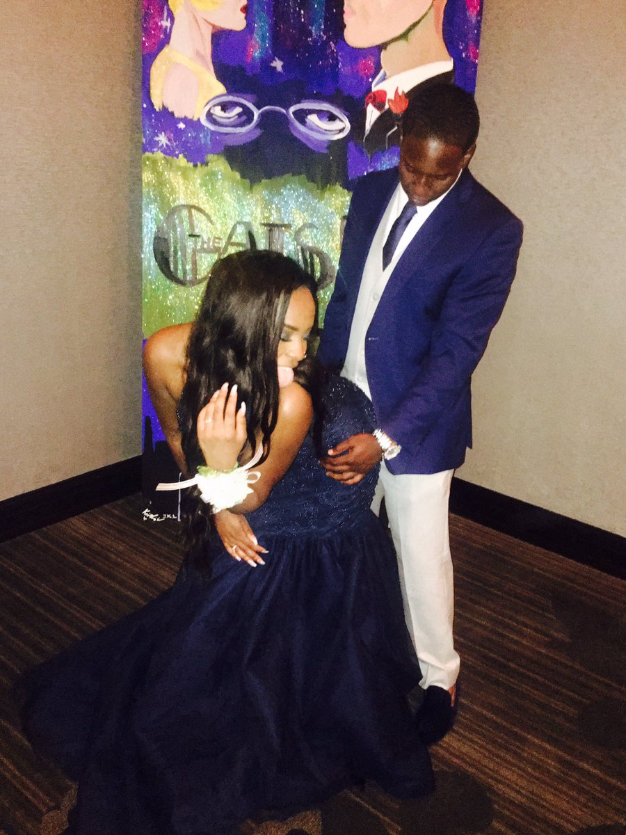 drejuan11's tweet photo. I was looking for the one, now I'm looking at the one 🔐 #Set17Off #prom2k17 https://t.co/PiBfMW315V