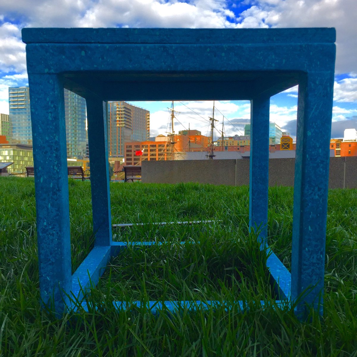 BrownBoxTheatre's tweet photo. Catch some #outdoortheatre #insidethebluebox w/ #SongsBB - 7:30 @ @atlanticwharf!@FortPointChan @Fortpointarts @FortPointer @ArtWeekBoston https://t.co/mrSzHJgWdU