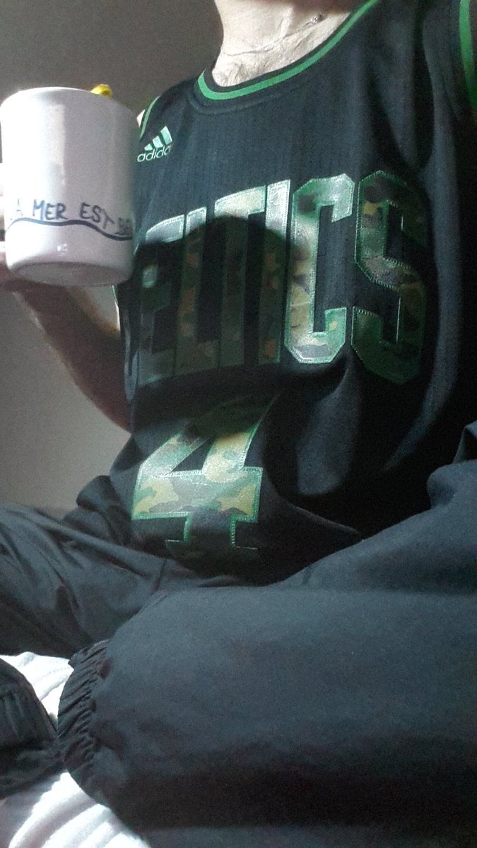 Thias02's tweet image. Cette nuit c&apos;est les 3 C
Café 
Clope 
Celtics vs Wizards 
#BOSatWas