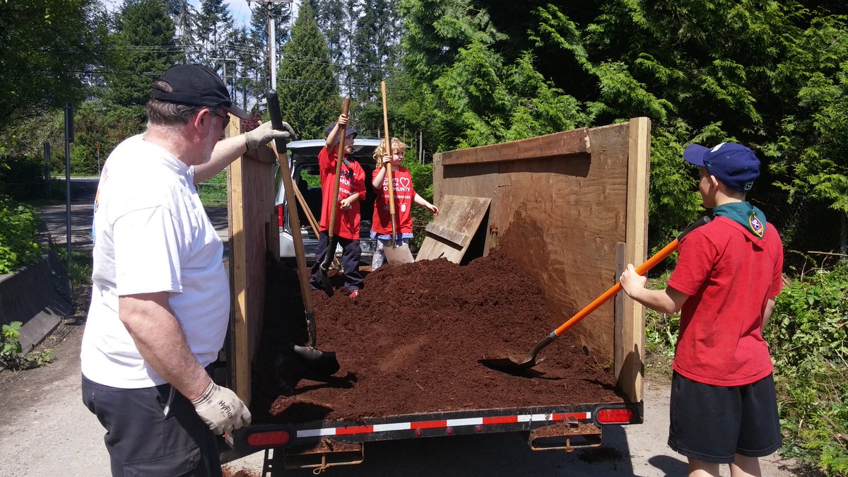 1stHaney's tweet photo. Even more pics of @1stHaney #GoodTurnWeek garden project at Ridge Meadows Hospital @scoutscanada https://t.co/5sKM3Cykb9