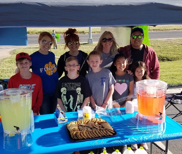 ashleybrooke12's tweet photo. Our 4th grade Lemonade Stand this weekend was a SUCCESS! #frenshare #LemonadeDay @ohitsluis17 @kamberrhea89 @channak @Larabells https://t.co/HPckhk9SBM