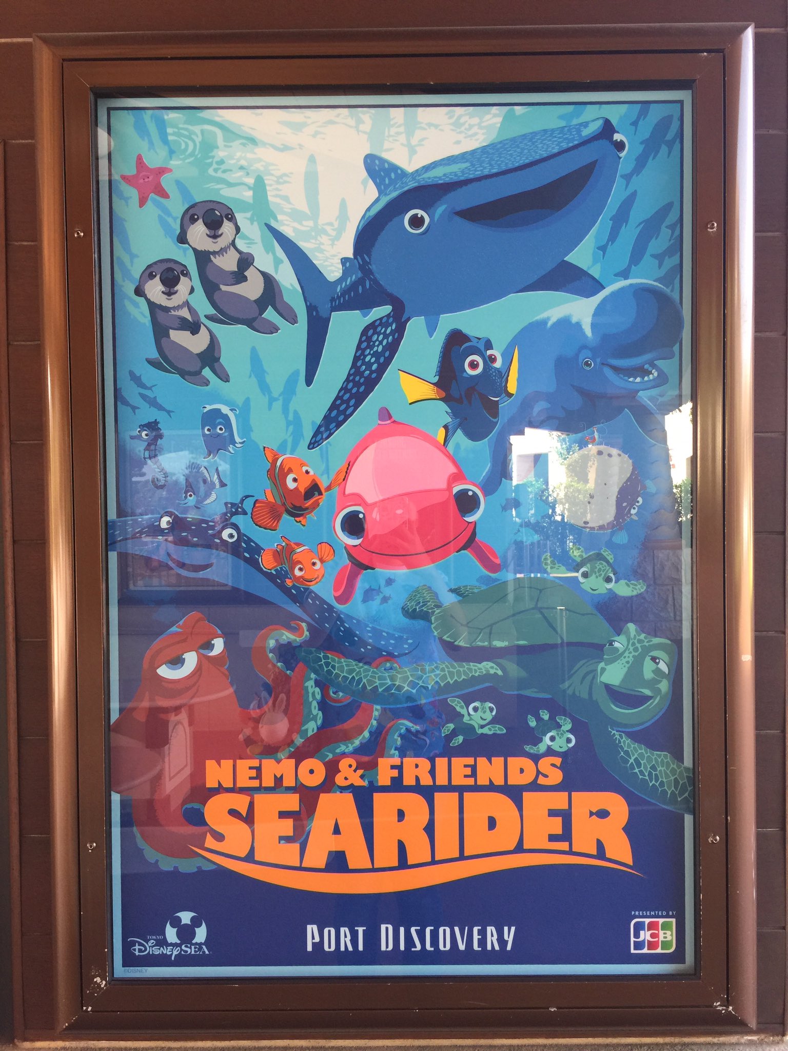 Shunsuke Auf Twitter 東京ディズニーシー荷物検査のところのポスターがノースサウスすべてニモ フレンズシーライダーになっていました Tdr Now T Co Sh03jnhq3f Twitter