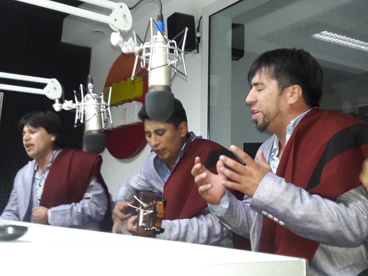 Los Moldeños El viernes pasado en Radio Salta en DNI contando de la actuación en el  Teatro Provincial.El proximo viernes 12 de Mayo.