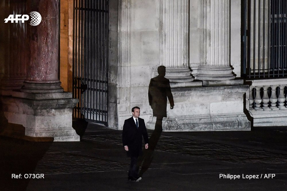 OPredhomme's tweet photo. Pour moi, La photo de cette soirée #ElectionPresidentielle2017 d' @EmmanuelMacron. Sublime et forte! Bravo @afpfr et photographe P. Lopez. https://t.co/Sf1VXwwMkO