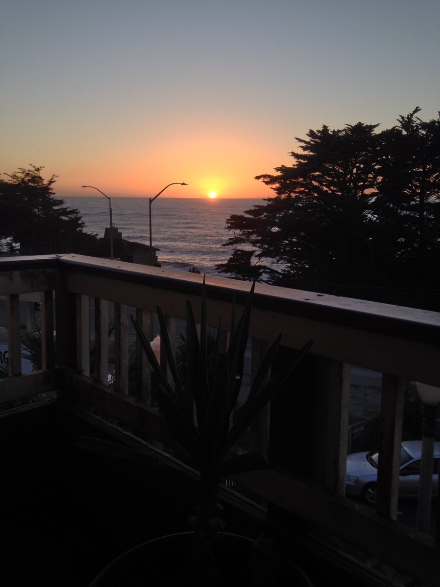 TheOceanViewInn's tweet photo. Sunday Funday, the weekend isn't over yet! Check out our great rates call or book online  &amp; enjoy a breathtaking stay with us! 650 728-8200 https://t.co/siTNSZpox0