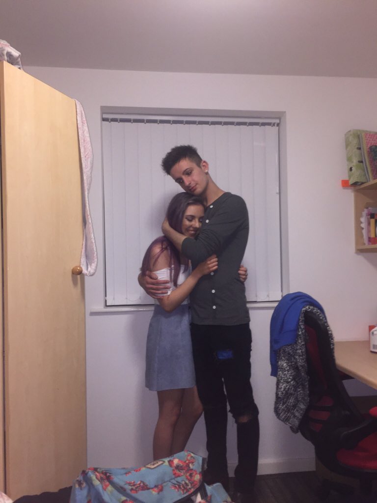 leahbrxwn's tweet photo. @RossCampbell444 @__cvt @dc23__ @boydo__ And so the picture gets whipped out on yet another social media website #findCourtney https://t.co/FssYsZ9Jik
