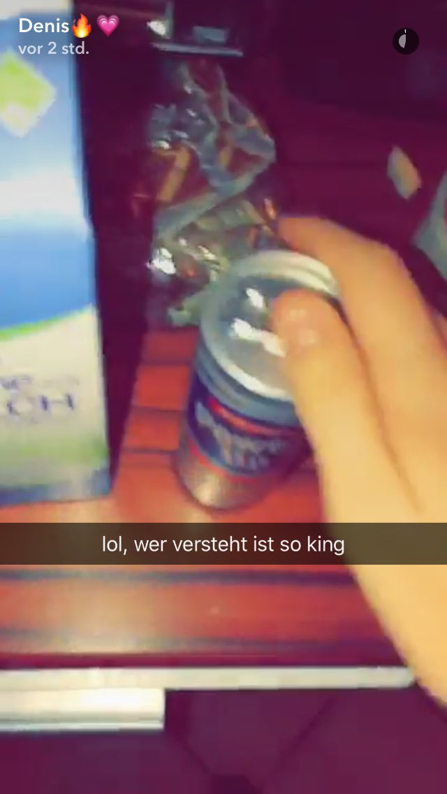 snnytj's tweet photo. @dnstj_ ich Habs verstanden 😌 verschlossen bleiben oder sich öffnen wegen dem Verschluss an der Dose Nh?😌 wo bleibt mein Pulli?😏😏💗🔥 https://t.co/uuxO2U3OPY