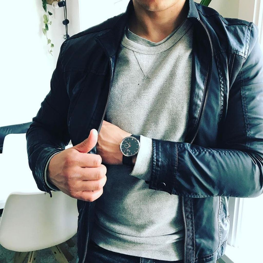 JMWatchesDK's tweet photo. Getting ready for another week!
#newweek #monday #style #leather #jacket #fashionable #fashion #watch #fashionadd… https://t.co/obYlUVdpv3 https://t.co/kJ9CXerSR0