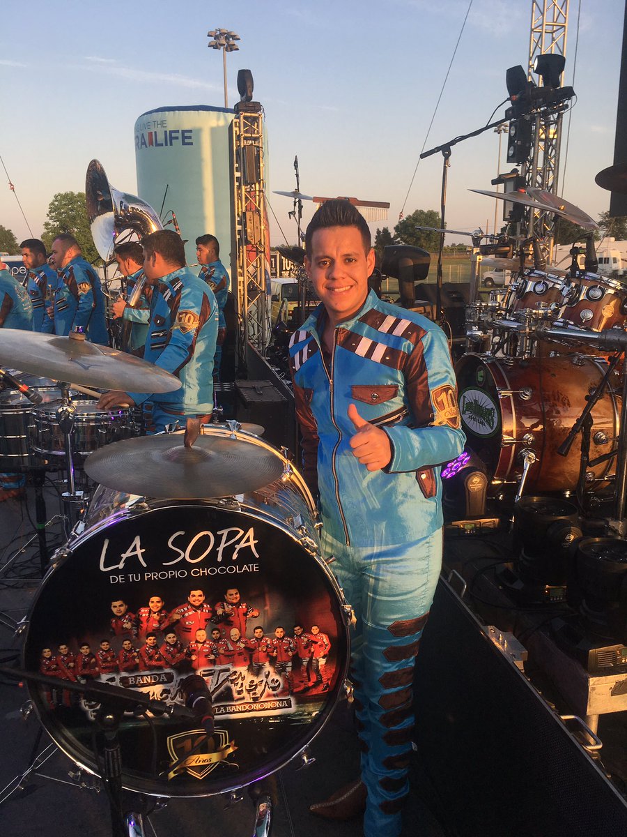 b_ranchoviejo's tweet photo. Gracias Fresno California 
Gracias @1019labuena @Telemundo51 
#CincodeMayo https://t.co/BMWzXeiBm6